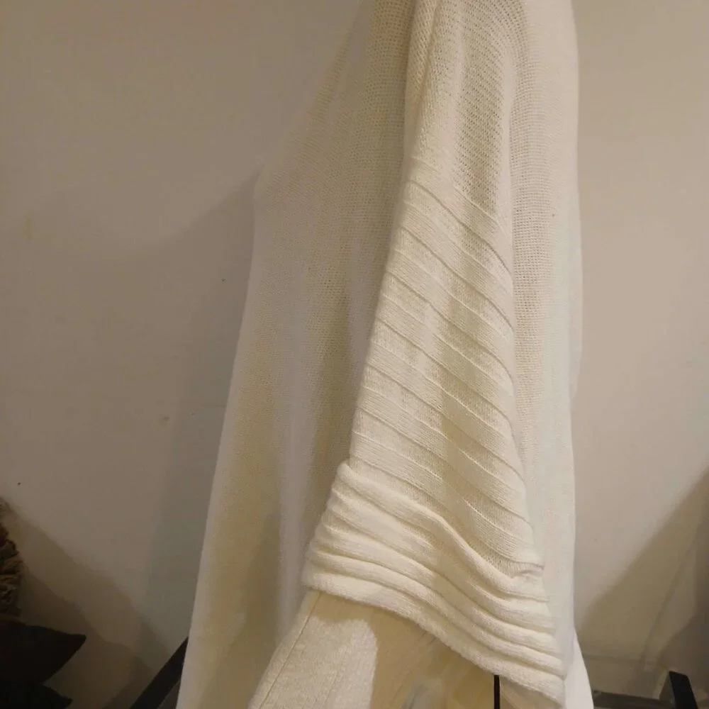 Woman's  sweater - Picture 7 of 11